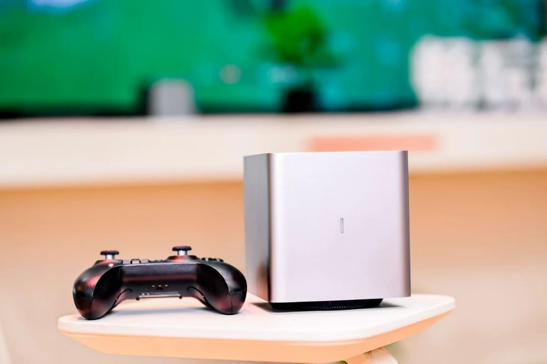 The MTT AICUBE home AI hub is displayed beside a game controller.